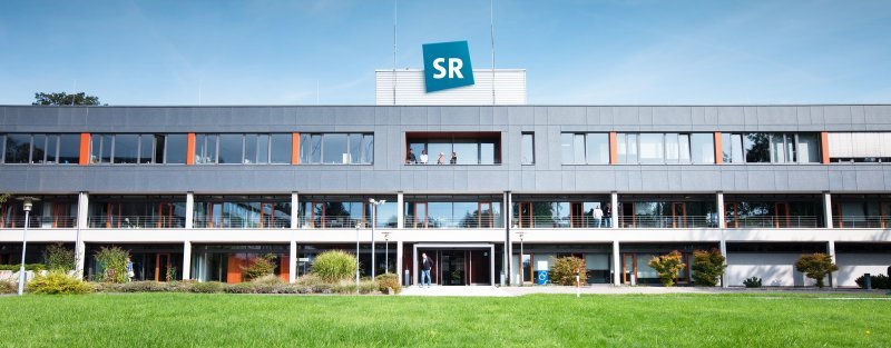 Bild: Gebäude des Saarländischen Rundfunks von außen.